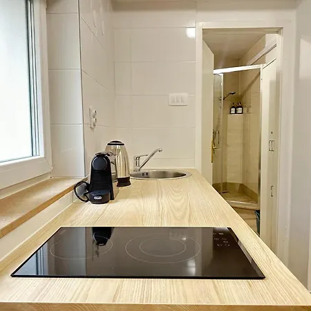 Charming In Center * ספליט