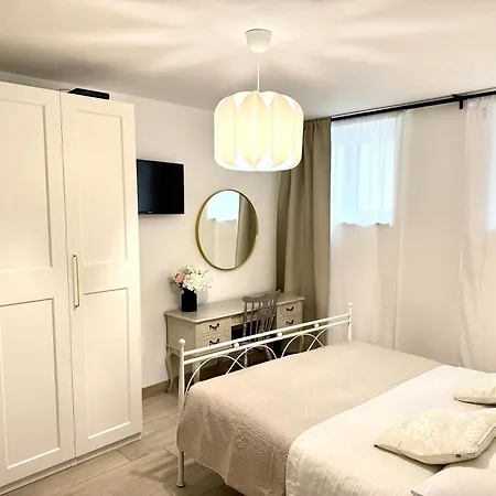 Charming In Center דירה