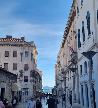 Charming In Center *