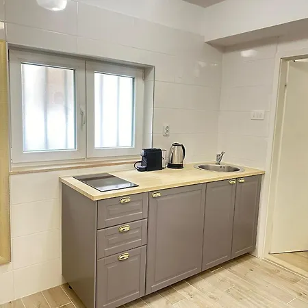 Charming In Center Appartement